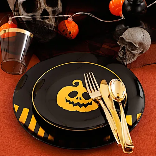 Vista 4 de KIRE - 25 platos de plástico negro y dorado para invitados de Halloween con diseño de calabaza sonriente, incluye 50 piezas de platos negros, 150