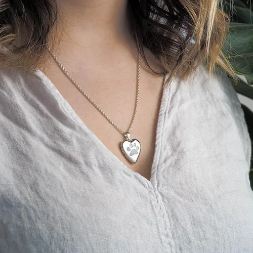 Vista 5 de PicturesOnGold.com Collar con dije de plata de ley con forma de corazón de pata de perro, incluye cadena de 18 pulgadas, Plata esterlina