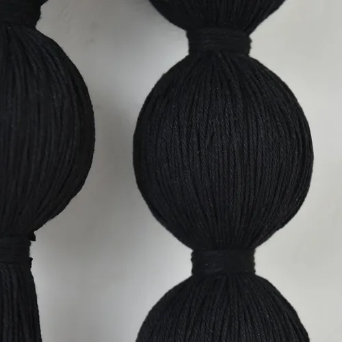 Vista 7 de Jakalin Macramé para colgar en la pared, arte de pared de fibra con borlas Negro