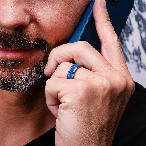 Vista 3 de 100S JEWELRY Anillo de tungsteno con incrustaciones de ópalo azul gris plomizo con borde martillado para hombres, hombres, él, alianza de boda
