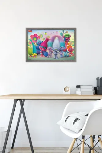 Vista 6 de Trends International DreamWorks Trolls - Póster de pared de grupo, 14.725 x 22.375 pulgadas, versión enmarcada de madera de granero