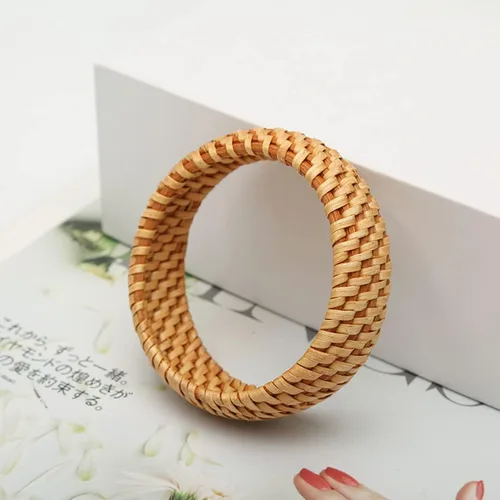 Vista 2 de Pulsera de ratán tejida a mano para mujeres y niñas, bohemia, ligera, hecha a mano, gruesa, de cara ancha, pajita de mimbre tejida étnica, tribal