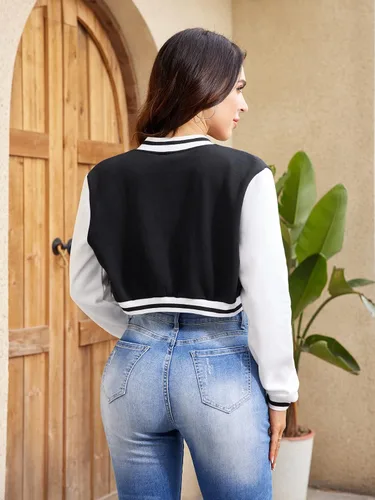 Vista 2 de WDIRARA Chaqueta bomber de manga larga con estampado de letras para mujer, casual, para la escuela universitaria