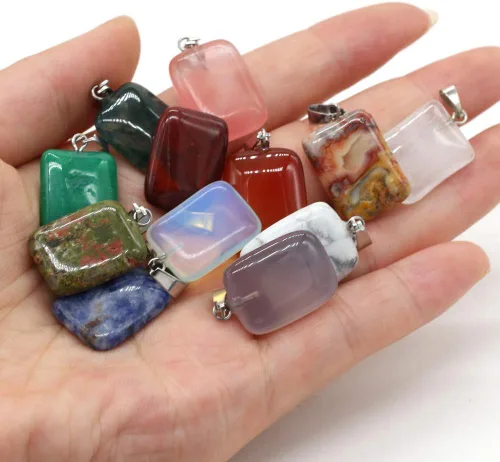 Vista 2 de LE SKY 20 colgantes de piedra natural con forma rectangular de ágata de cristal de chakras semipreciosos para hacer joyas