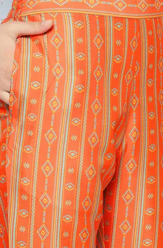 Vista 8 de Janasya Kurta de seda crepé verde salvia india bordada con pantalón y dupatta para mujer