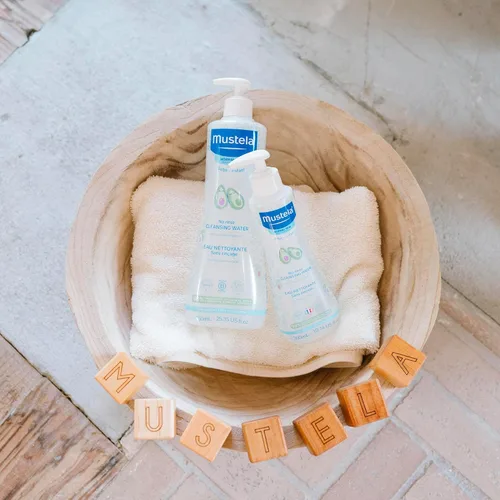 Vista 3 de Mustela Agua limpiadora para bebés, agua micelar sin enjuague, con aguacate natural y aloe vera, para cara, cuerpo y pañal del bebé, paquete de 1