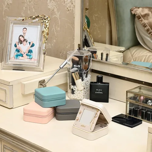 Vista 4 de Ailvy Organizador de joyas de viaje con espejo, paquete de 4 cajas de joyería pequeñas, caja de joyería portátil para aretes, anillos, collares