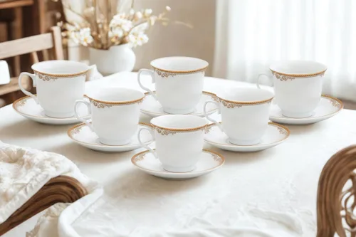Vista 4 de Juego de té de porcelana, 12 piezas, elegante diseño floral blanco con borde dorado – Platillos de 5.5 pulgadas, tazas de 6.5 onzas – para fiestas