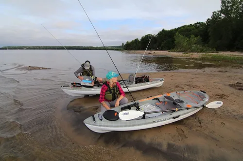 Vista 4 de Pelican Kit de aparejo de accesorios para kayak, fácil de fijar accesorios y equipos, 20 piezas, bucles elásticos para cubierta de amarre, ojo