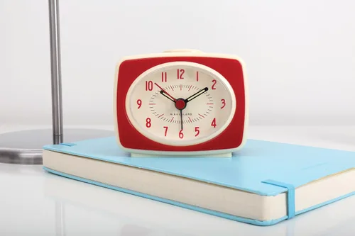 Vista 5 de Kikkerland Pequeño reloj despertador analógico retro clásico estilo vintage, movimiento de cuarzo, agujas que brillan en la oscuridad