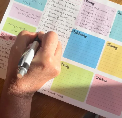 Vista 8 de Agenda semanal con tapa (magnética) para todo el año, 50 hojas sin fecha para horario diario, listas de tareas, seguimiento de hábitos