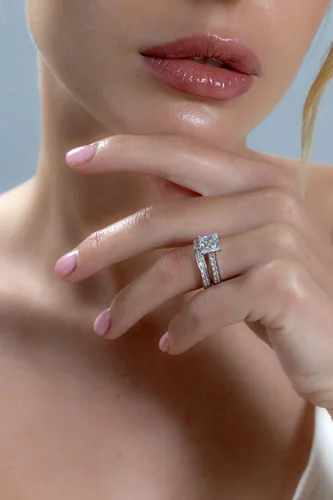 Vista 4 de Juego de anillos de compromiso de boda de plata de ley de 4.3 quilates con circonita cúbica de corte princesa
