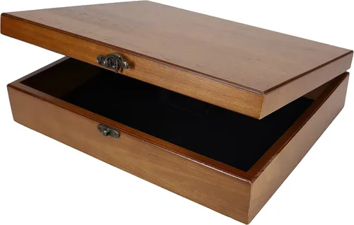 Vista 19 de Old World caja de tesoro de madera con pestillo de metal.