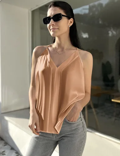 Vista 3 de Ekouaer Camisola de satén para mujer, cuello en V, lencería de seda, sin mangas, tirantes delgados, blusa casual con espalda cruzada