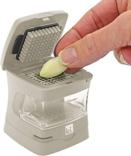 Vista 7 de Prensa de ajo Garlic-A-Peel, trituradora, cortadora, picadora y contenedor de almacenamiento - Incluye pelador de ajo de silicona - Fácil de limpiar