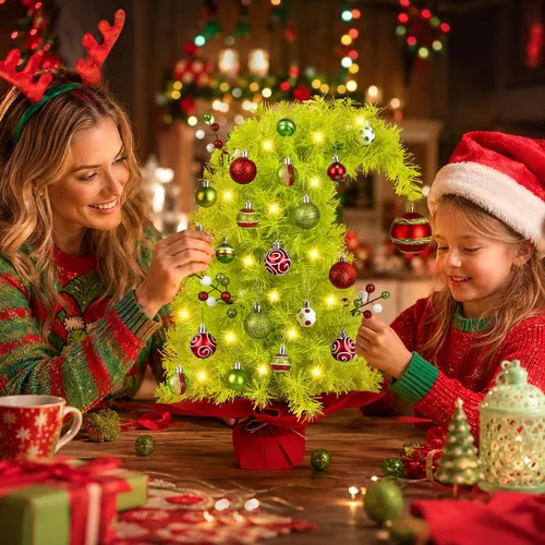 Vista 5 de Mini árbol de Navidad caprichoso de 2 pies con luces, bolas de bayas, 8 Verde lima