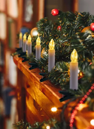 Vista 2 de Luces de cadena de velas para árbol de Navidad enchufables, 50 luces LED de velas sin llama con clips, luces parpadeantes de velas de 48 pies