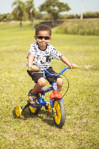 Vista 8 de KENBO Polarized Sports Sunglasses for Kids Wrap Around Sunglasses Baseball Cycling UV Protection for Boys Girls Age 3-10