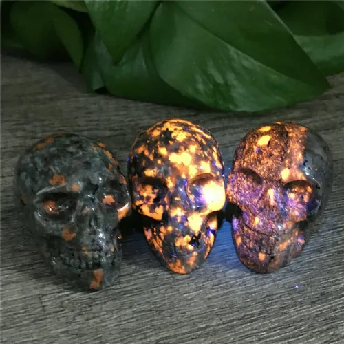 Vista 2 de TEAMWILL 2" Natural Flame's Stone Cuarzo Calavera Cristal Tallado a Mano Curación 1pc