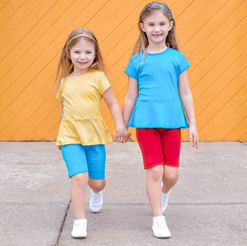 Vista 2 de Pantalones cortos largos de algodón para niñas, hechos en Estados Unidos, para jugar en la escuela y deportes Negro