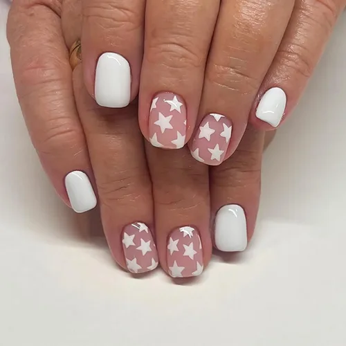 Vista 47 de Uñas postizas cortas cuadradas MABKJLF, uñas francesas falsas con gradiente, uñas de cobertura completa, flores blancas, uñas falsas con diseños