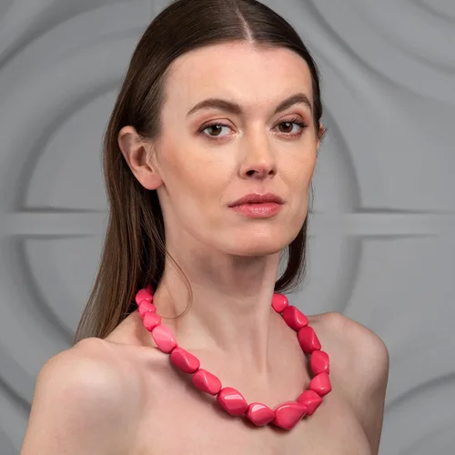 Vista 4 de ZAVANA Collar llamativo de 22 pulgadas de largo para mujer, hecho a mano, bohemio, elegante, grueso, con eslabones de resina trenzados