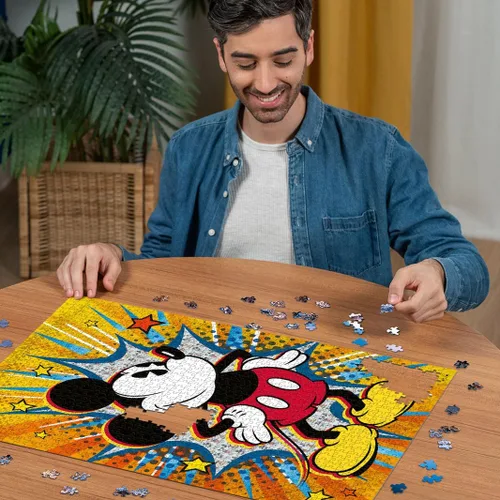 Vista 3 de Ravensburger Disney Retro Mickey 12000472 - Rompecabezas de 1000 piezas para adultos, herramientas hechas a mano, fabricado en Alemania, cada pieza