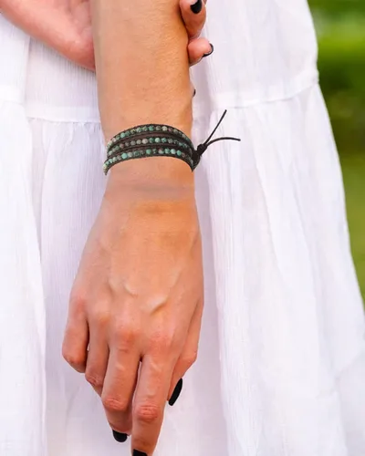 Vista 6 de Pulseras bohemias para mujer, pulseras inspiradoras de cuero del árbol de la vida, hechas a mano con cuentas de cristal de piedra natural, colección
