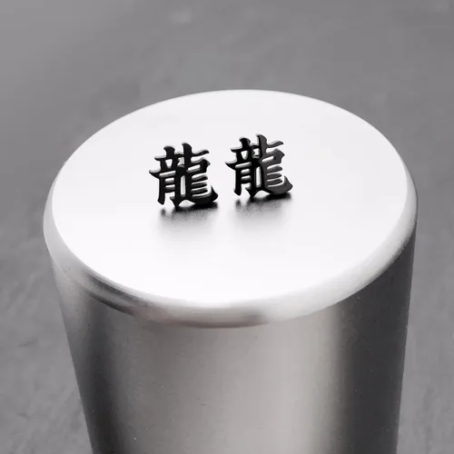 Vista 5 de Aretes de dragón kanji, aretes japoneses del zodiaco chino de acero inoxidable con diseño de dragón negro para hombres y mujeres