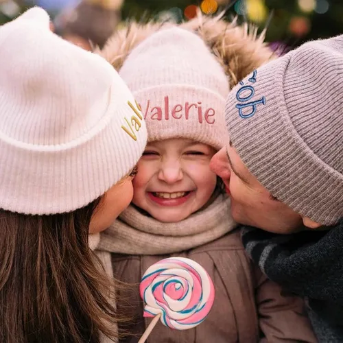 Vista 3 de Gorros personalizados para bebés, niñas y niños, gorros bordados personalizados con nombre para bebés, niños y adultos