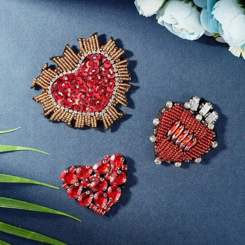 Vista 7 de INFUNLY Parches de diamantes de imitación con cuentas de corazón a mano, parches bordados para coser en parches de corazón de cristal para ropa