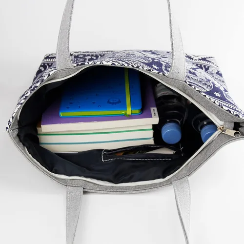 Vista 2 de TOPASION Bolsa de lona con inicial con bolsillo interior con cremallera, bolsa de hombro reutilizable, bolsa de playa, bolsa de compras para mujer