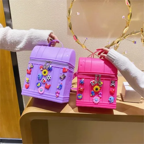 Vista 4 de JIANGLIND 22 dijes de Bad Bunny que brillan en la oscuridad para zapatos que brillan en la oscuridad, se adaptan a sandalias de zueco, decoración