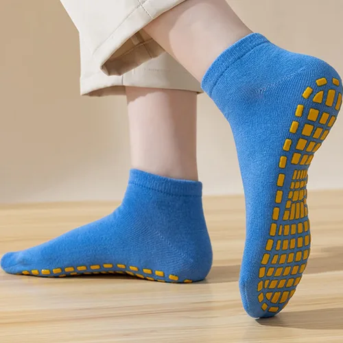 Vista 6 de 5 pares de calcetines de pilates antideslizantes con agarres para mujer, calcetines atléticos antideslizantes para yoga y entrenamiento descalzo