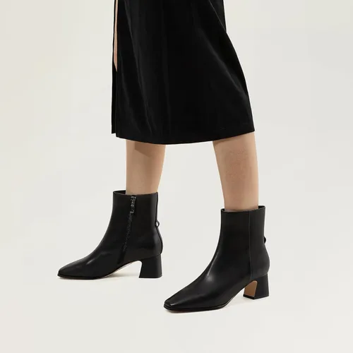 Vista 2 de 7or9 Botines de tacón medio para mujer con suela de lengüeta Chelsea Fashion Go Go Botas de cuero de becerro Tacón grueso en bloque - Negro, Blanco