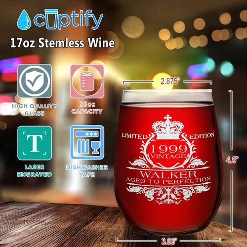 Vista 2 de Cuptify Copa de vino personalizada para mujer, regalo de cumpleaños número 26, edición vintage de 1999, 17 onzas, copa de vino sin tallo, regalos