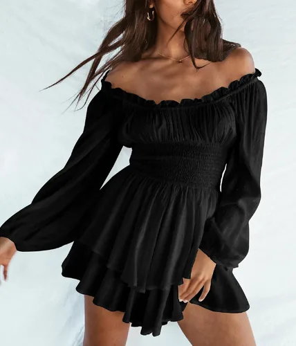 Vista 3 de Mameluco de manga abombada para mujer, vestido con volantes y hombros descubiertos con pantalones cortos de manga larga con capas fluidas de pirata