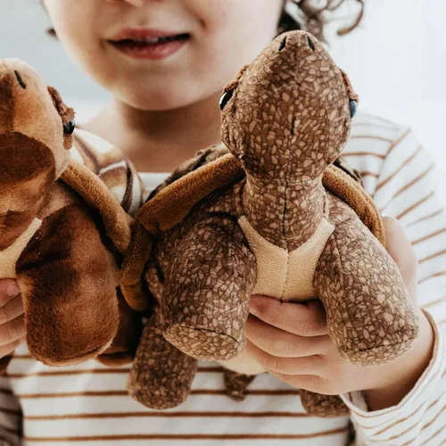 Vista 5 de The Petting Zoo - Peluche de tortuga de granja, regalos para niños, animales de granja salvajes, juguete de peluche de tortuga de 9 pulgadas
