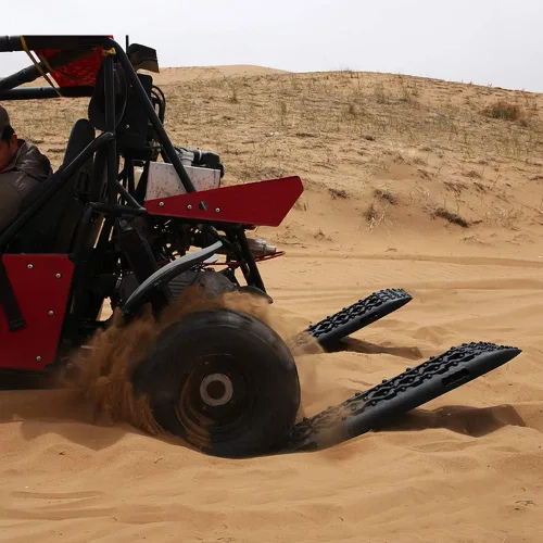 Vista 7 de XPV AUTO Tablas de tracción para pistas de recuperación, escalera de neumáticos, alfombrilla 4WD para arena y lodo de nieve todoterreno 4X4 (negro)