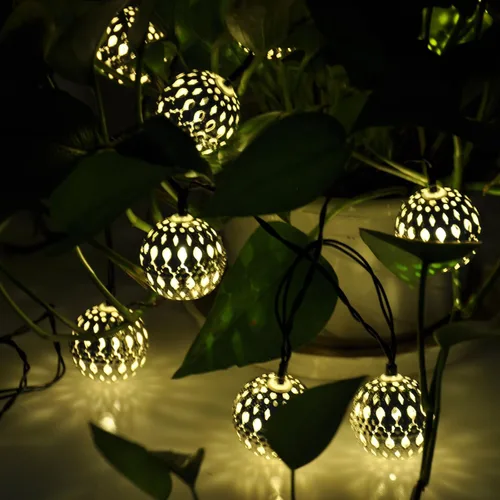 Vista 2 de Modern Home Cadena de luces LED solares - Faroles de globo de metal marroquíes