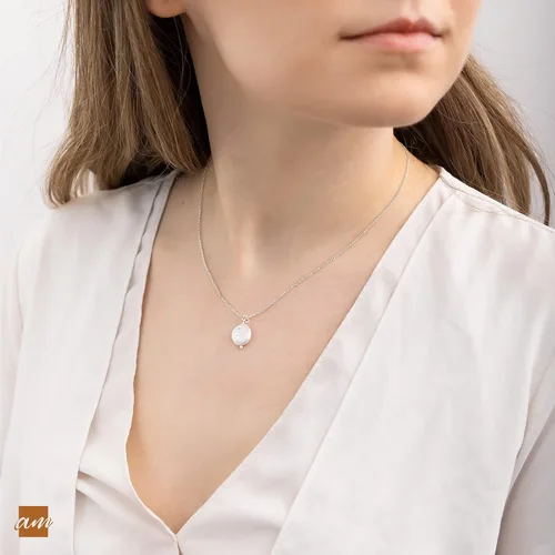 Vista 2 de Amberta Collar de perlas de agua dulce de plata de ley 925 para mujer