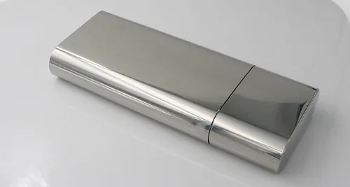 Vista 3 de Caja de cigarros triple de acero inoxidable con bolsillo para cigarros (acabado espejo)