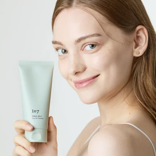Vista 2 de 107 Limpiador de gel suave, pH bajo, limpiador sin pelar para pieles sensibles, enriquecido con ingredientes antioxidantes y calmantes, belleza