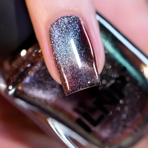 Vista 3 de ILNP Dark Matter - Esmalte de uñas magnético negro a rojo
