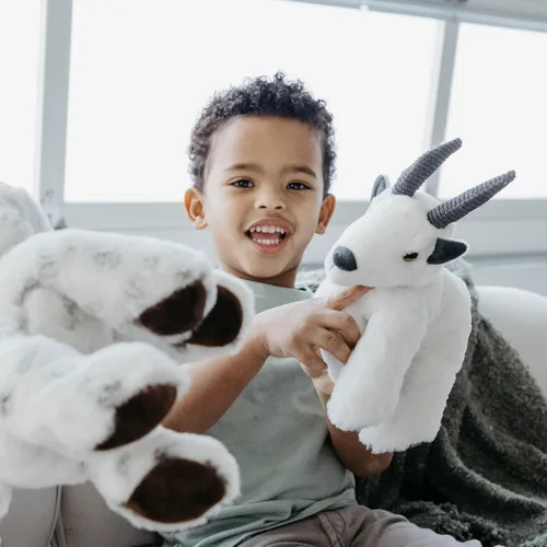 Vista 5 de The Petting Zoo Peluche de cabra de montaña, regalos para niños, animales salvajes de vida silvestre, juguete de peluche de cabra de 9 pulgadas