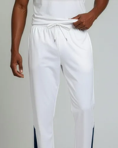 Vista 5 de Real Essentials Paquete de 3 Pantalones deportivos de tricot, informales, deportivos y activos, con parte inferior abierta y bolsillos para hombre