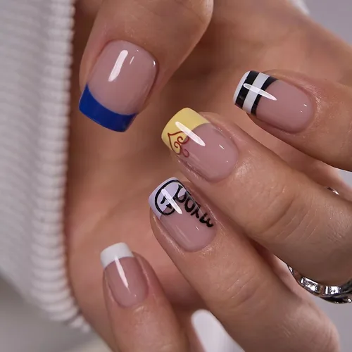 Vista 3 de CurvLife Uñas postizas cuadradas cortas a presión, terciopelo degradado Paris Script