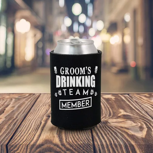 Vista 7 de Shop4Ever El miembro del equipo de bebida del novio y el novio puede enfriar ~ Enfriadores de manga para latas de cerveza para despedida de soltero