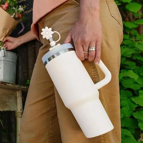 Vista 3 de 6 fundas de silicona para popotes Stanley Cups de 30 y 40 onzas, tapas de paja de flores a prueba de polvo, protectores reutilizables para popotes