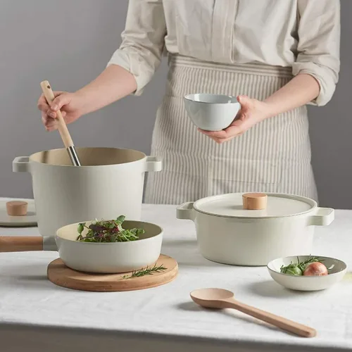 Vista 3 de Fika NEOFLAM FIKA - Olla profunda para estufas e inducción, tapa de vidrio con perilla de madera, fabricada en Corea